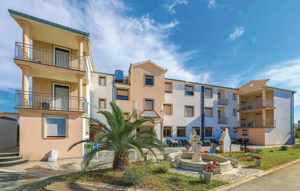 Beautiful Home in Okrug Gornji With Wifi and 1 Bedrooms