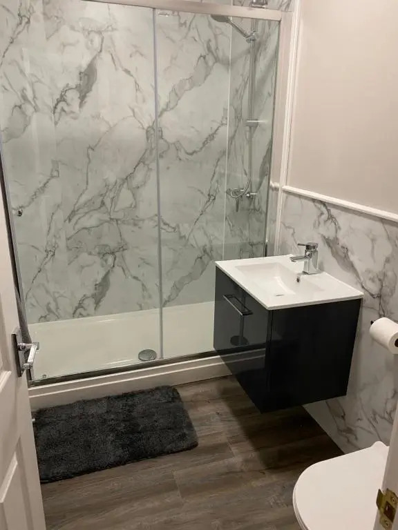 THE ESK - Modern 1 bedroom apartment in centre of Melrose.
