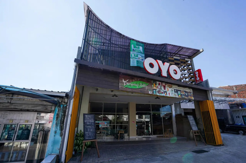 Hotel O Surabaya near Surabaya Town Square formerly Kupang Gunung Residence