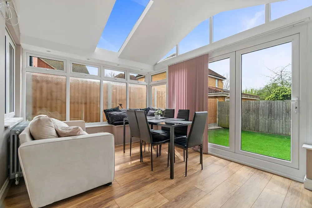 3 Bed - Sleeps 7 - Hot-tub - Free Parking