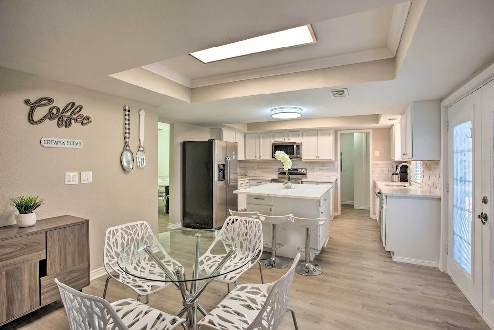Richardson Home w/ Pool, Hot Tub & Arcade Games