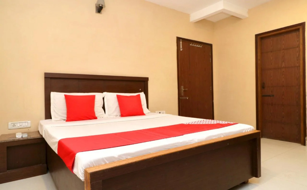 Hotel Bombay Regency by OYO Rooms