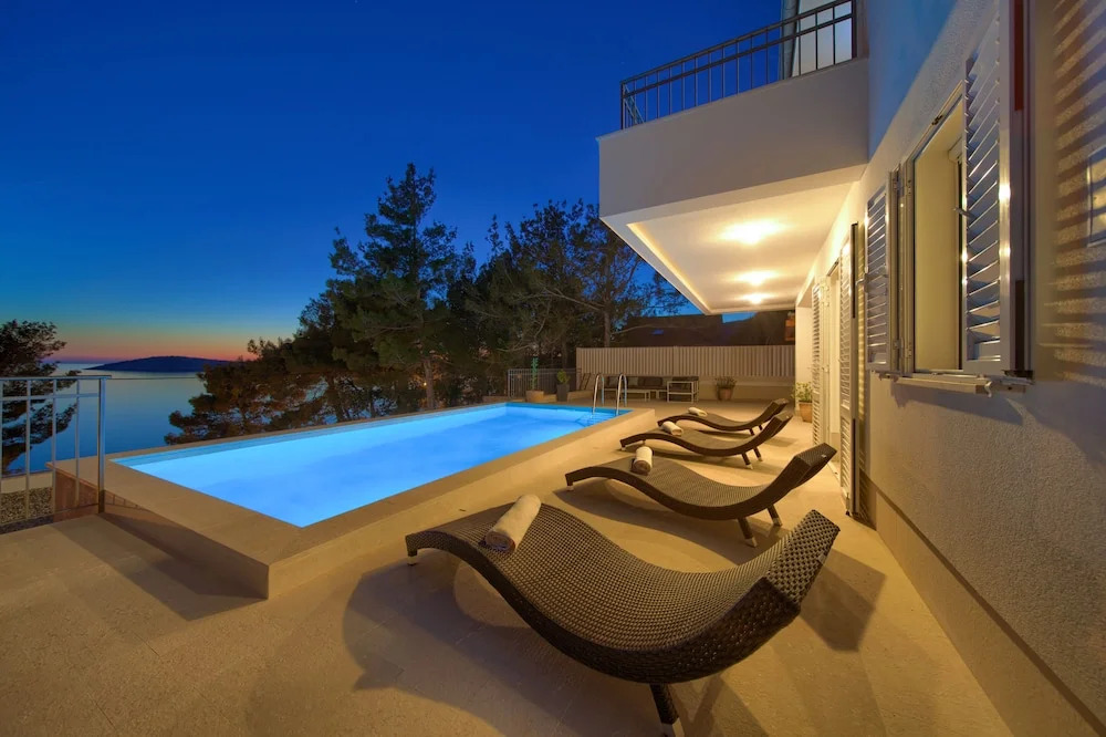 Villa St Martin-Reef - Exclusive Seafront Villa with Private Heated Pool
