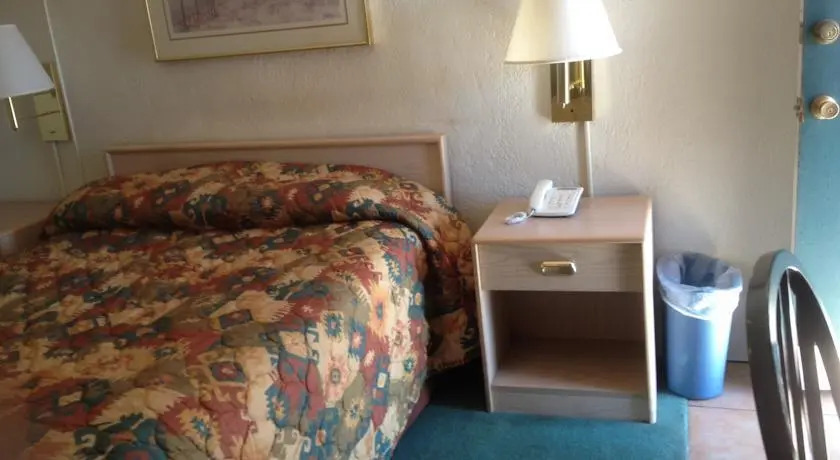 Economy Inn Globe