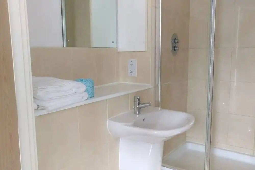 Beautiful City Centre 2-bed Apartment With Balcony