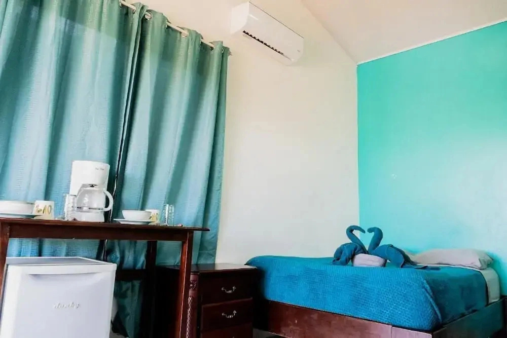 Oceans Breeze Apartment & Rooms