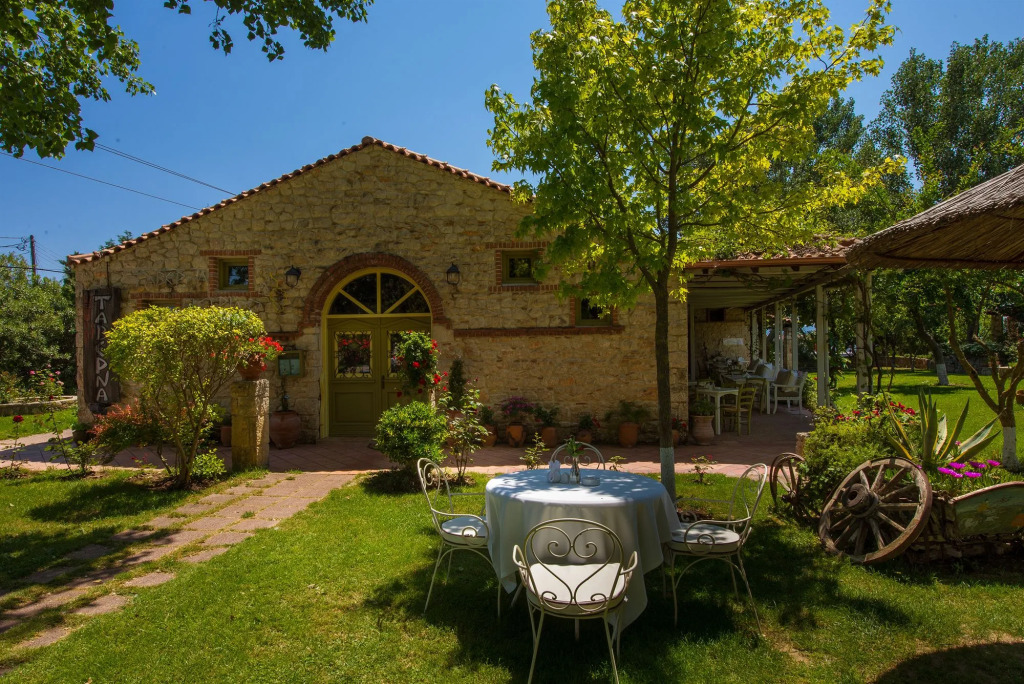 Petrino Eco Village