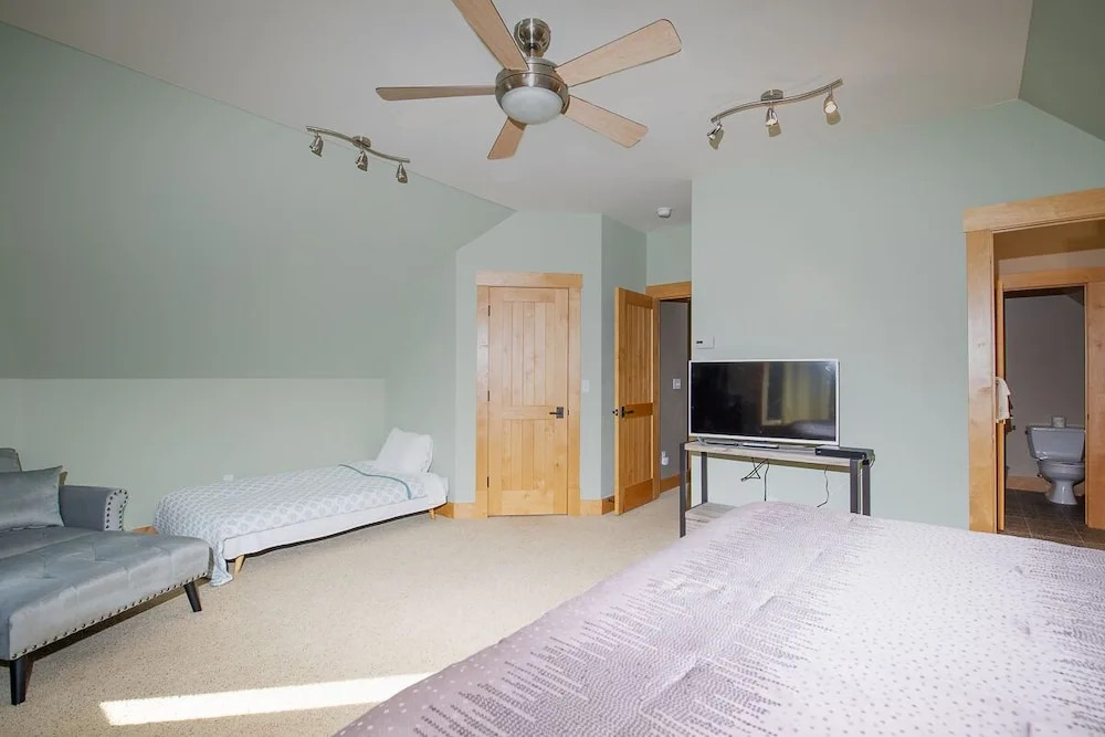 Schooner Creek Retreat 4 Bedrooms 4 Bathrooms Home