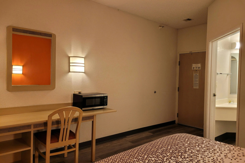 Modern Stay 39 Lakeview By OYO Minonk