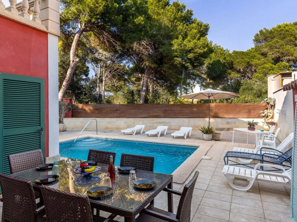 Tranquil Villa Stay in Tolleric