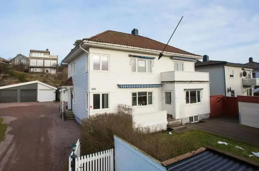 StayPlus Central Five Bedroom Home