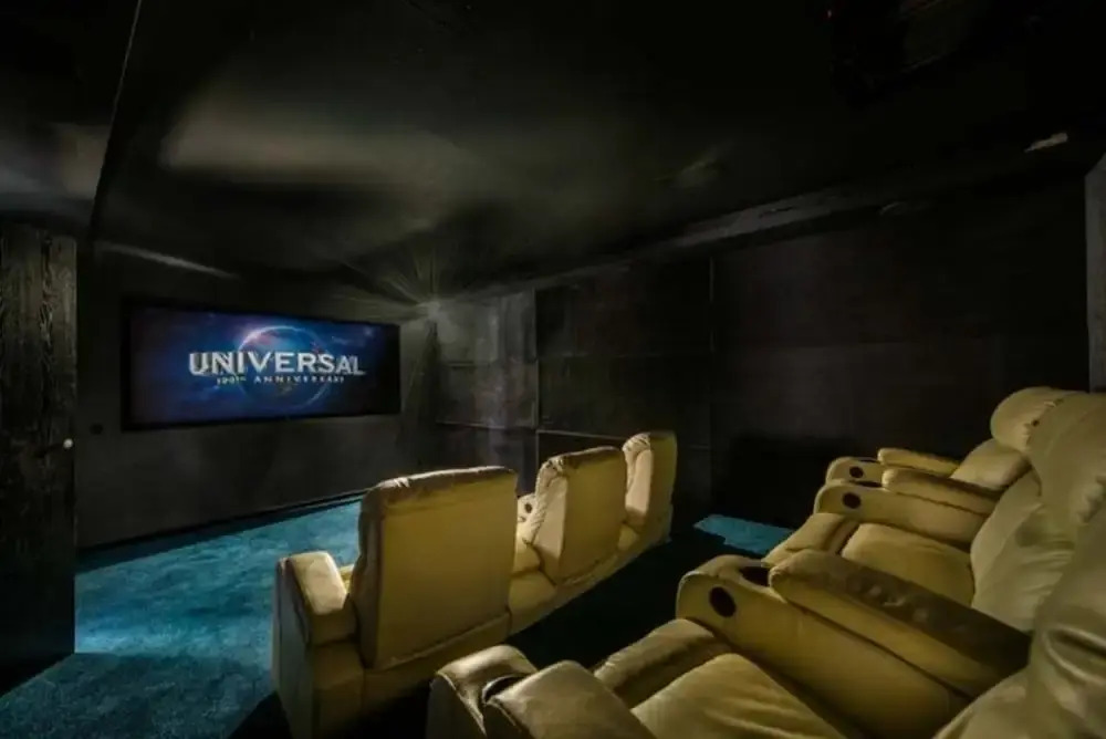 Stunnig 5 Bedroom Private Pool Villa With Cinema Room