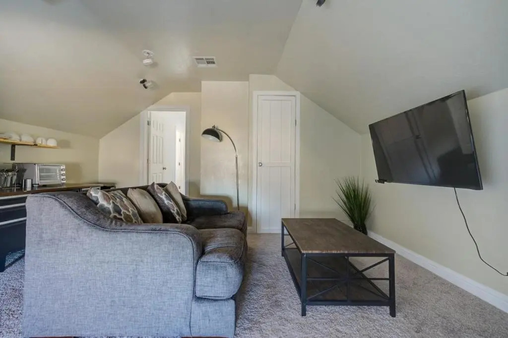 2 Bedroom Suite Near Plaza District Bricktown