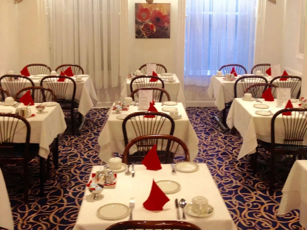 Dergvale Hotel