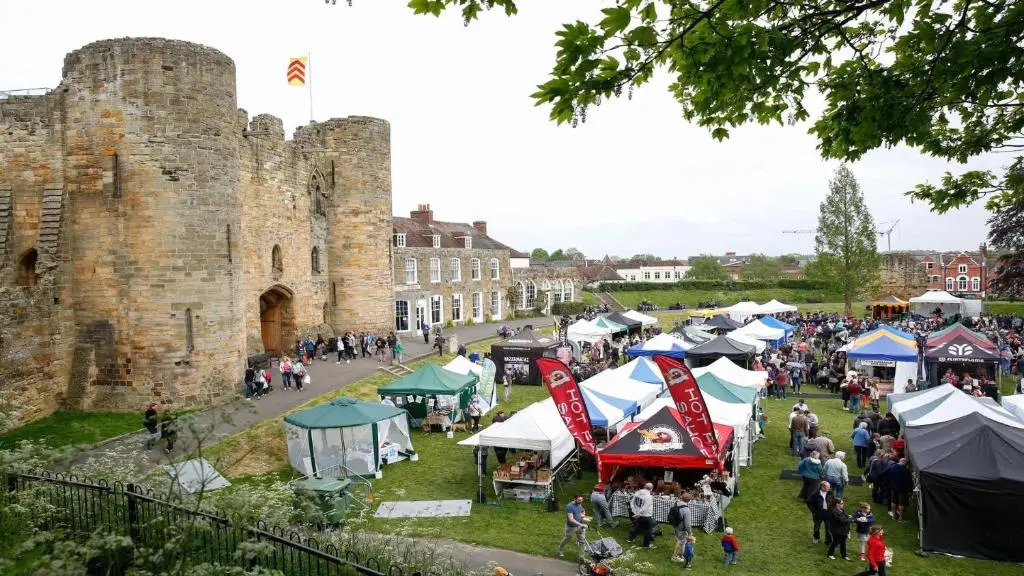 2 Bed in Historic Tonbridge - 35 Mins From London