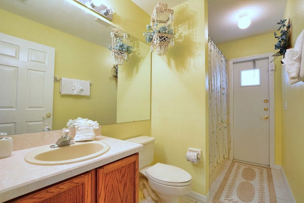 Greater Groves 3 Bedroom House w Pool - 5205GG