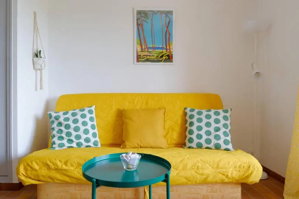 ST-CYR - Studio avec balcon, vue mer et proche plage