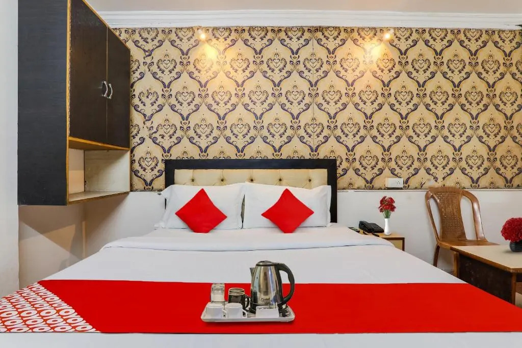 Flagship Radhey Shyam Inn Near Sahara Ganj Mall