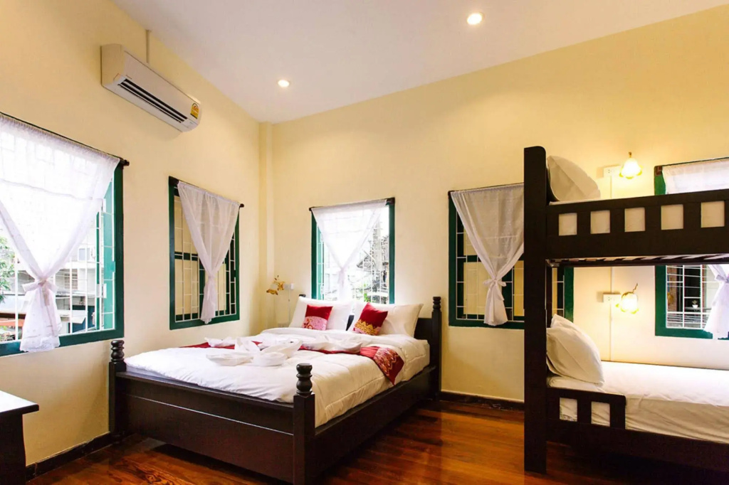 Srisomboon Hostel