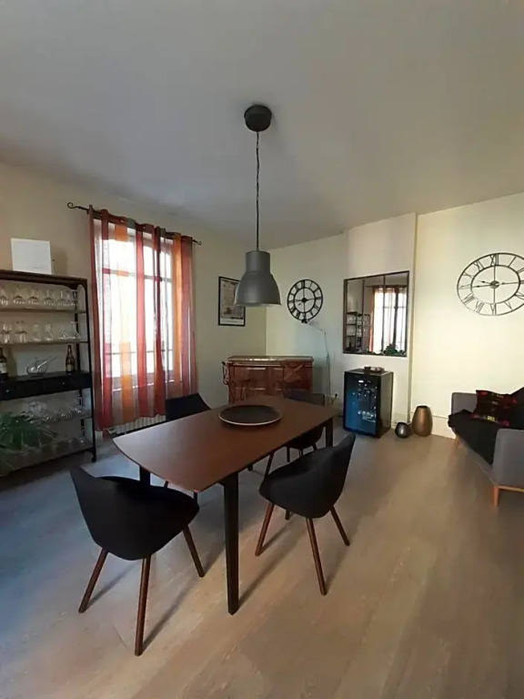 centre ville, chambre indépendante 20m2 et sa salle de bain privée