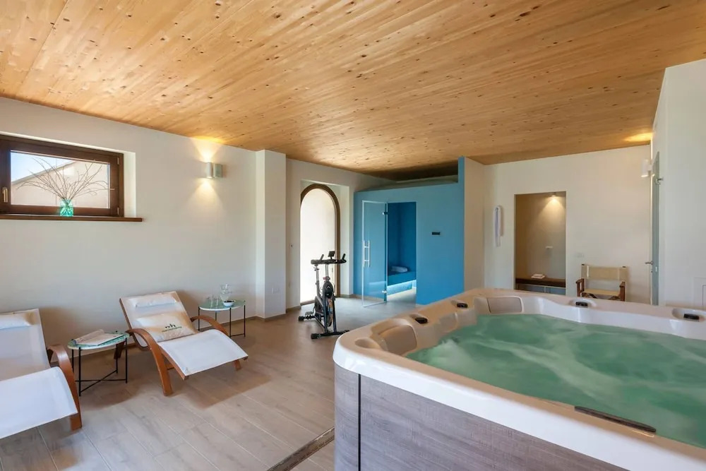I Gelsi 12&2 by Marche Holiday Villas