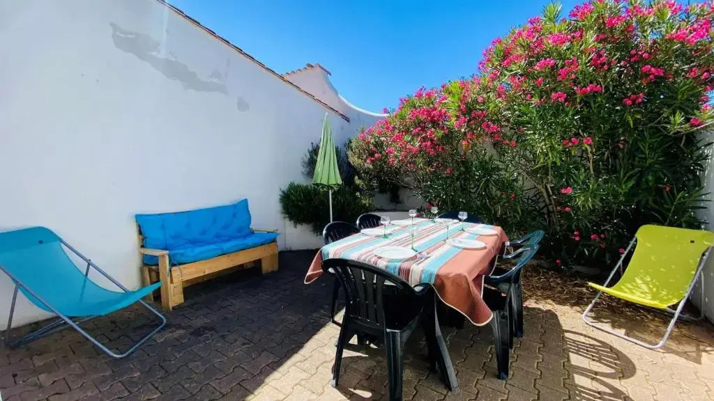 Location dans résidence avec piscine à 50m de la plage