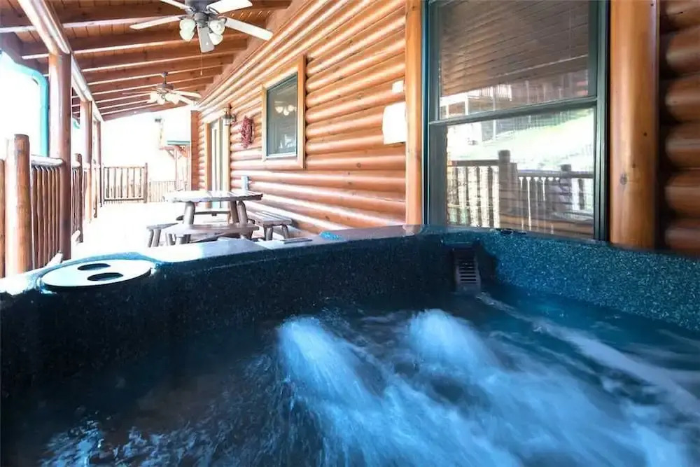 Serenity Peak 3 Bedroom Home with Hot Tub