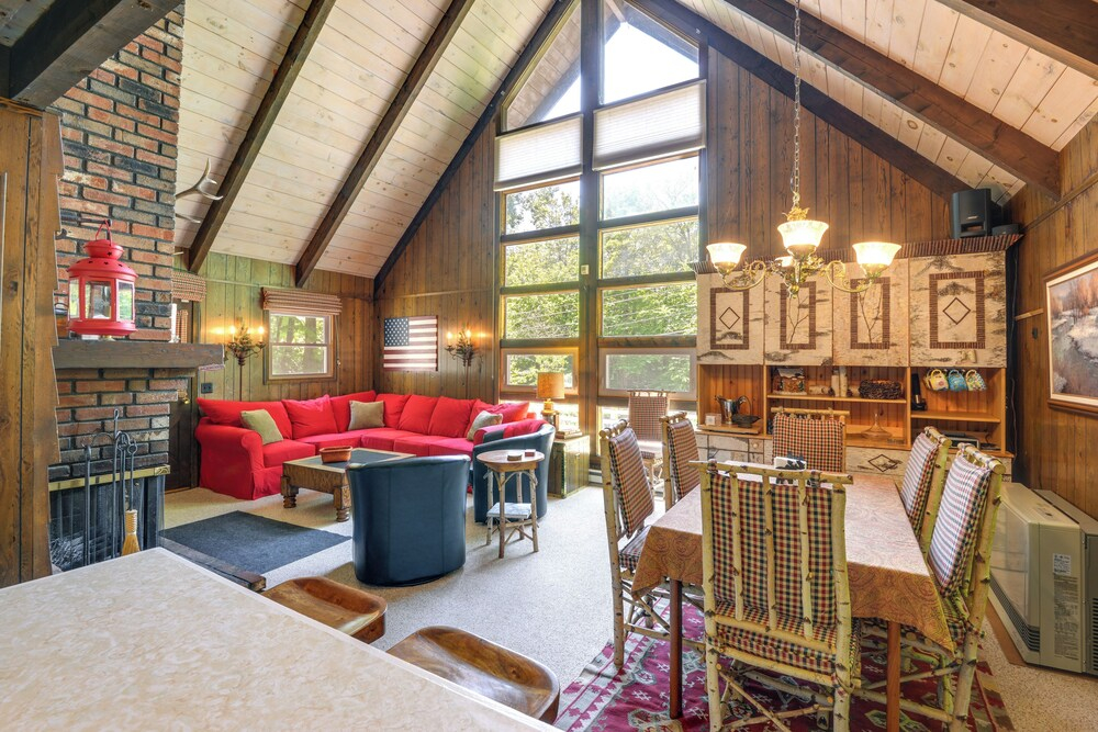 West Dover Home - Steps to Mount Snow Resort!