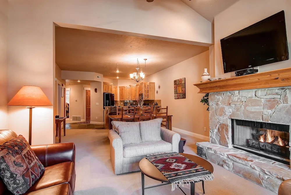 Town Pointe B303 3 Bedroom Condo by RedAwning