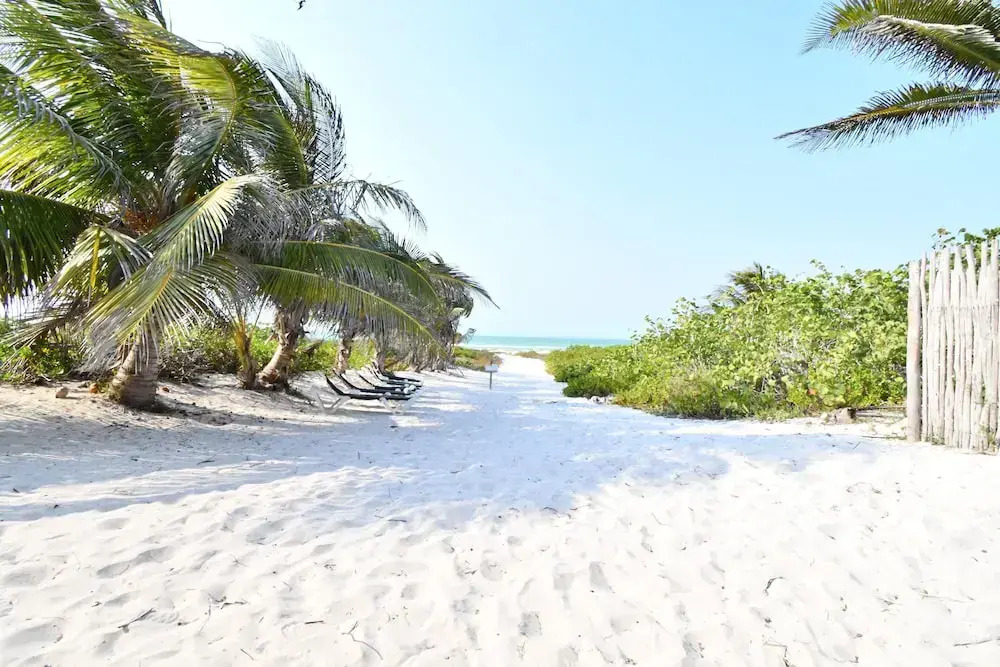 Arena y Mar Beachfront House, El Cuyo by The Spot Rentals