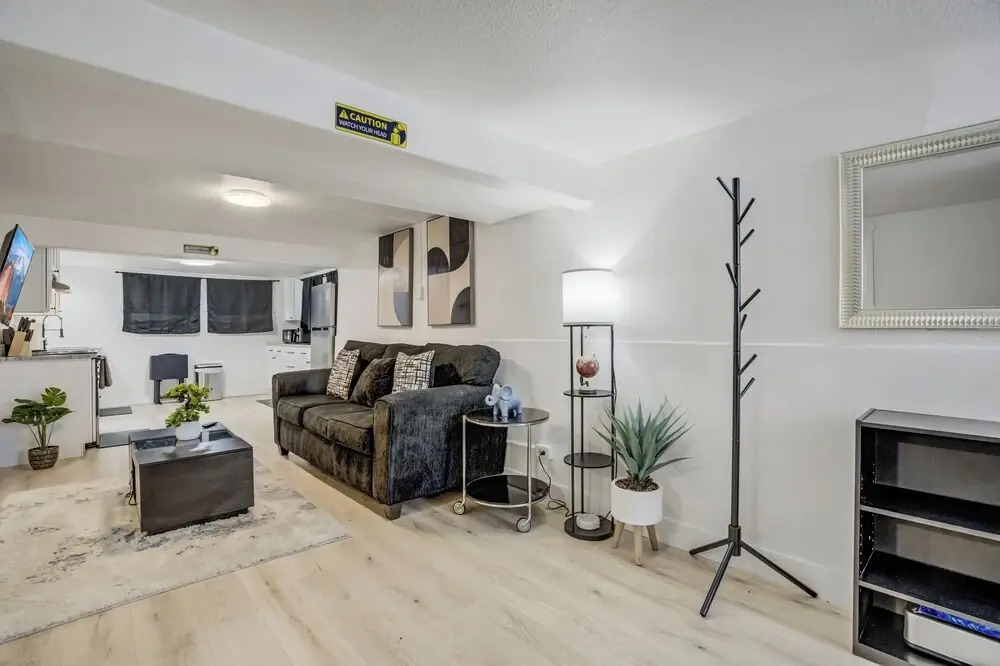 1318 E Pikes Peak