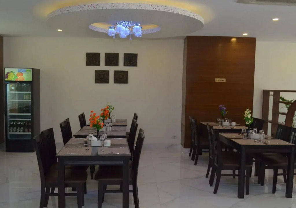 Hotel Regal Airport