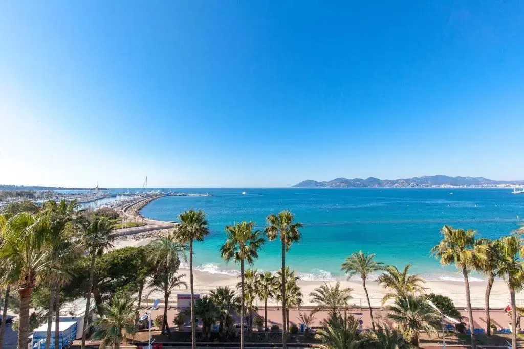 On la Croisette: luxe 2 bedrooms/ 2 baths