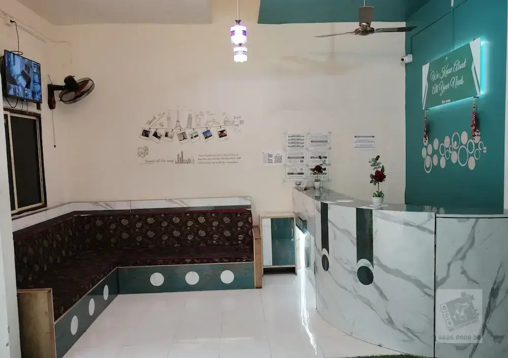 6 CR Hotel Natraj RAILWAY STATION