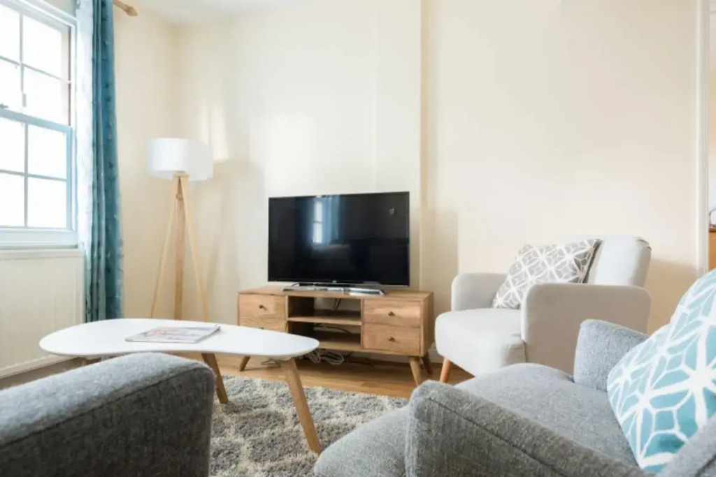 The Lapis Lounge - Large 3BDR House at River Avon