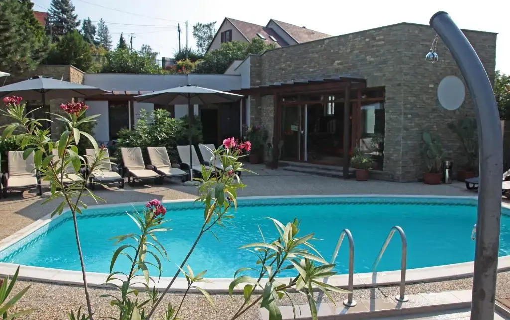 Adler Hotel és Étterem