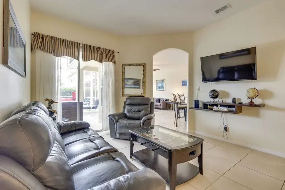 Lanai & Pool: Spacious Villa Near Disney