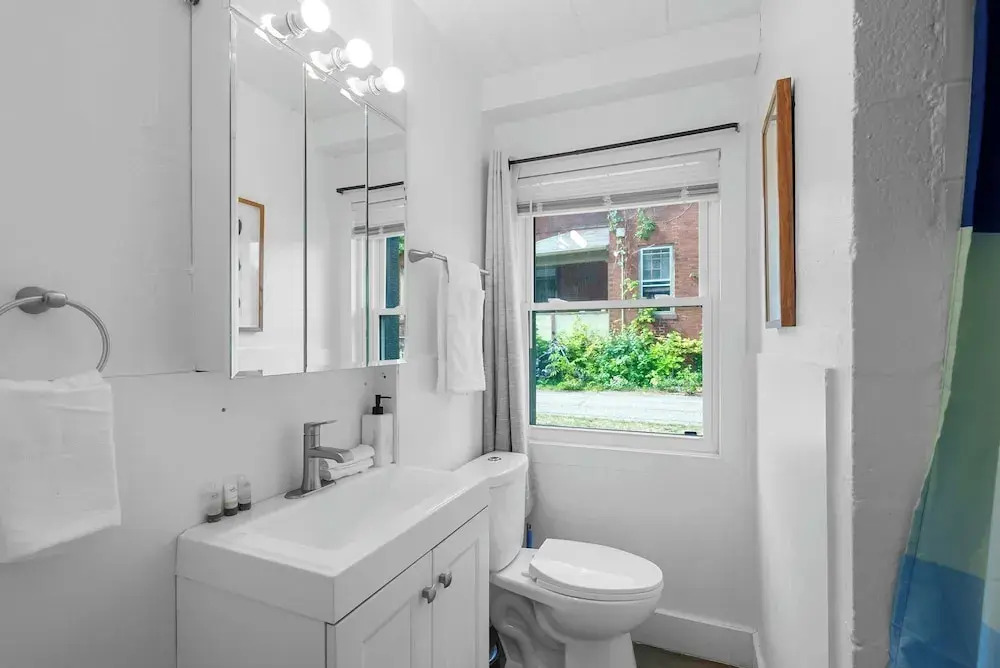 Chic City Retreat 93A Sleeps 2