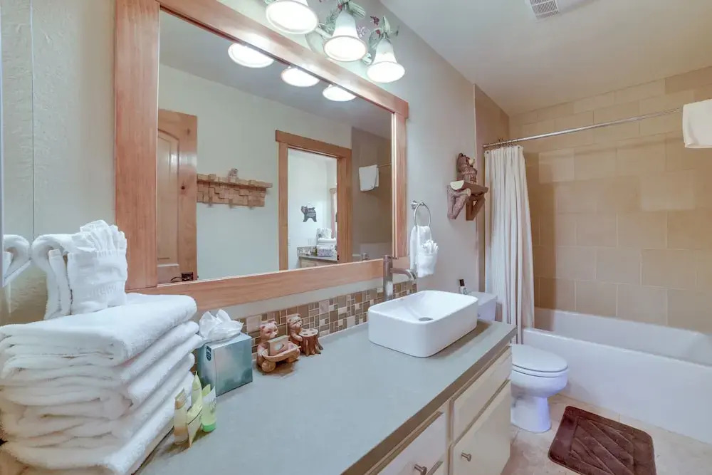 Ski Condo w/ Community Amenities in Mammoth Lakes!