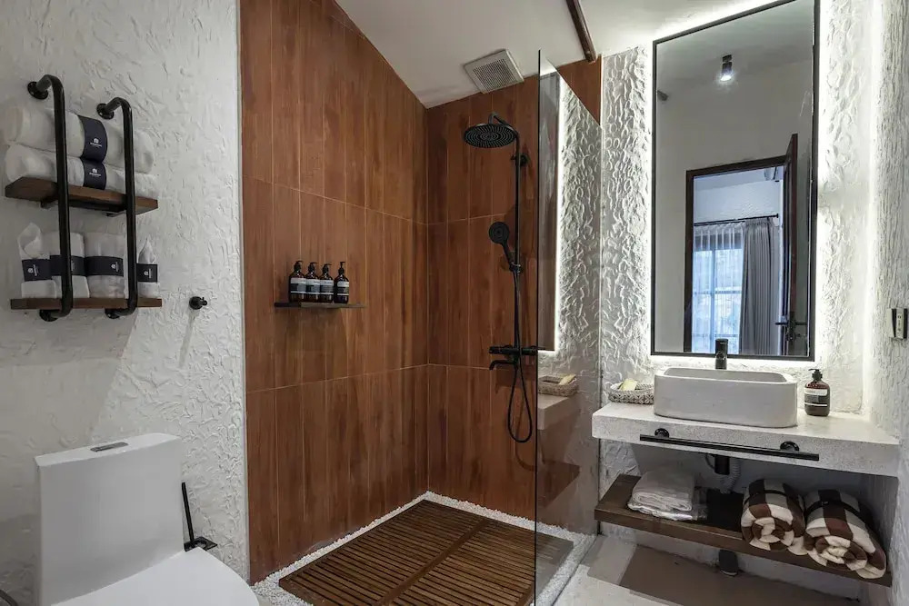 Moonlight by EVDEkimi - Stylish 2BR escape with Tropical garden and Pool