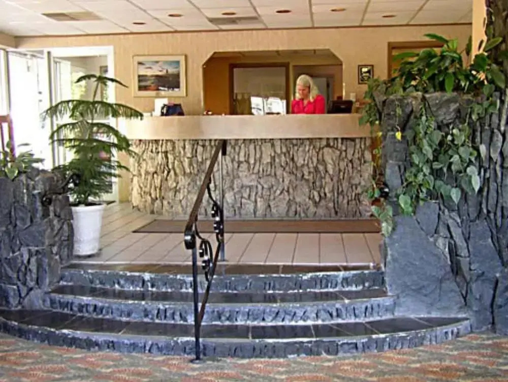 Weathervane Terrace Inn and Suites