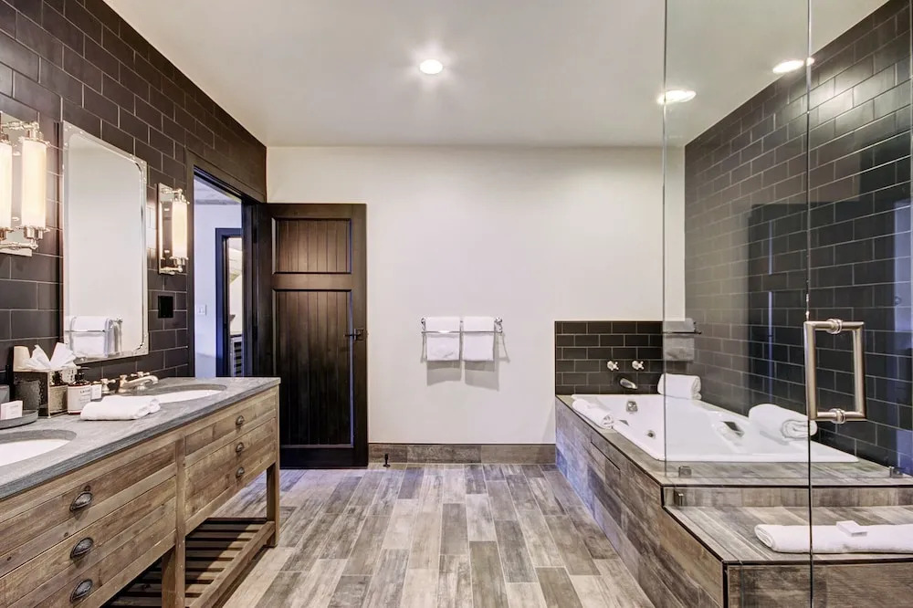 Stunning 4 Bedroom Condo Snowcloud Base Of Bachelor Gulch Condo by RedAwning