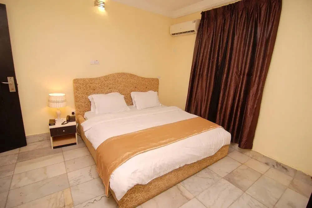 Emirates International Hotel & Suites
