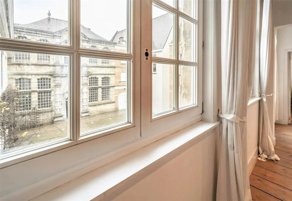 Deluxe Capital Street Stay for 12
