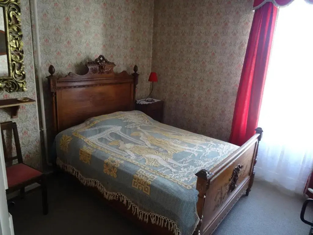 Charming French Cottage-Gite in the Heart of Quiet Gorron