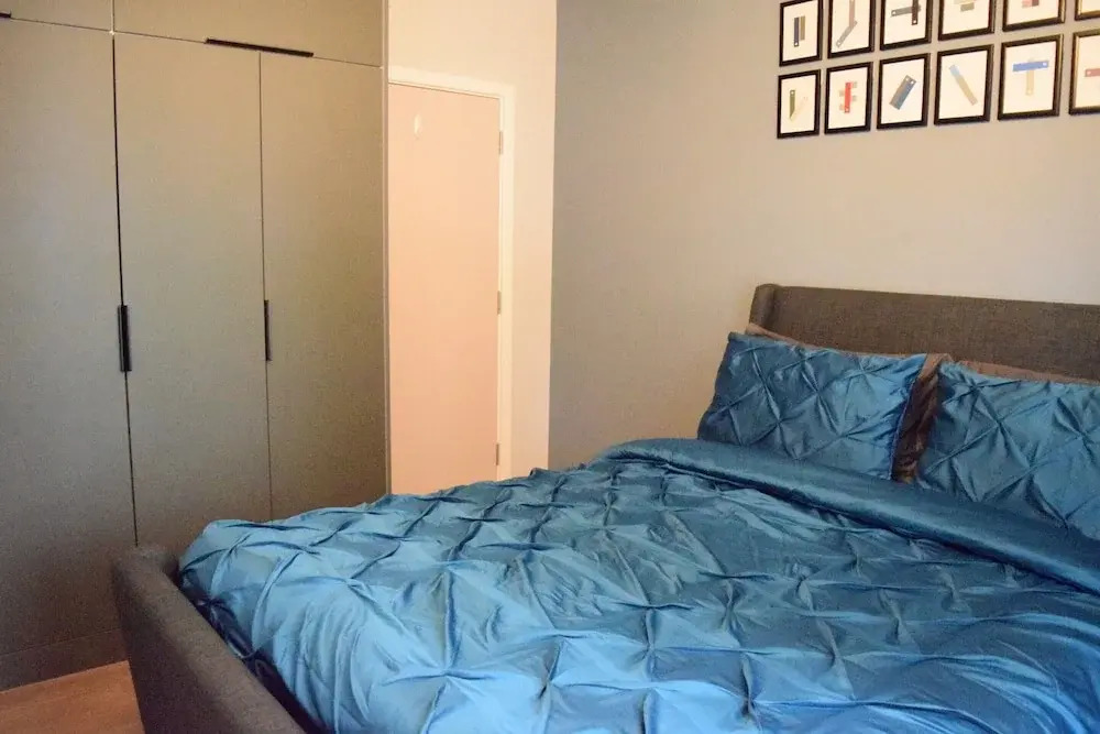 Modern 1 Bedroom Apartment With Balcony