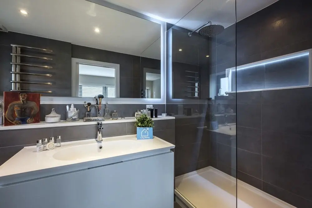 Contemporary Burntwood Grange Demeure - TFR