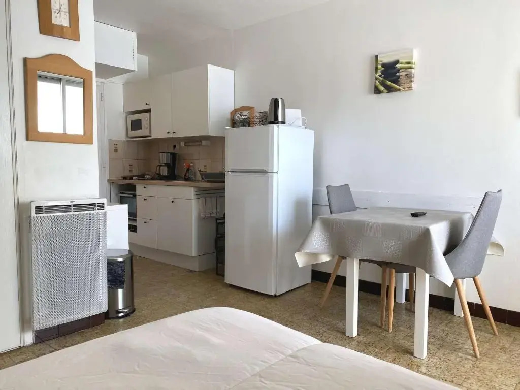 Appartement Balaruc-les-Bains, 1 pièce, 2 personnes - FR-1-553-61