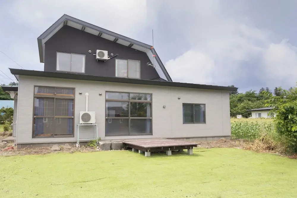 Gray house toya