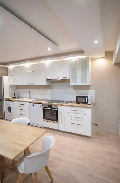 "Envie Lyonnaise" Location - 10 personnes - Terrasse - WIFI Fibre optique